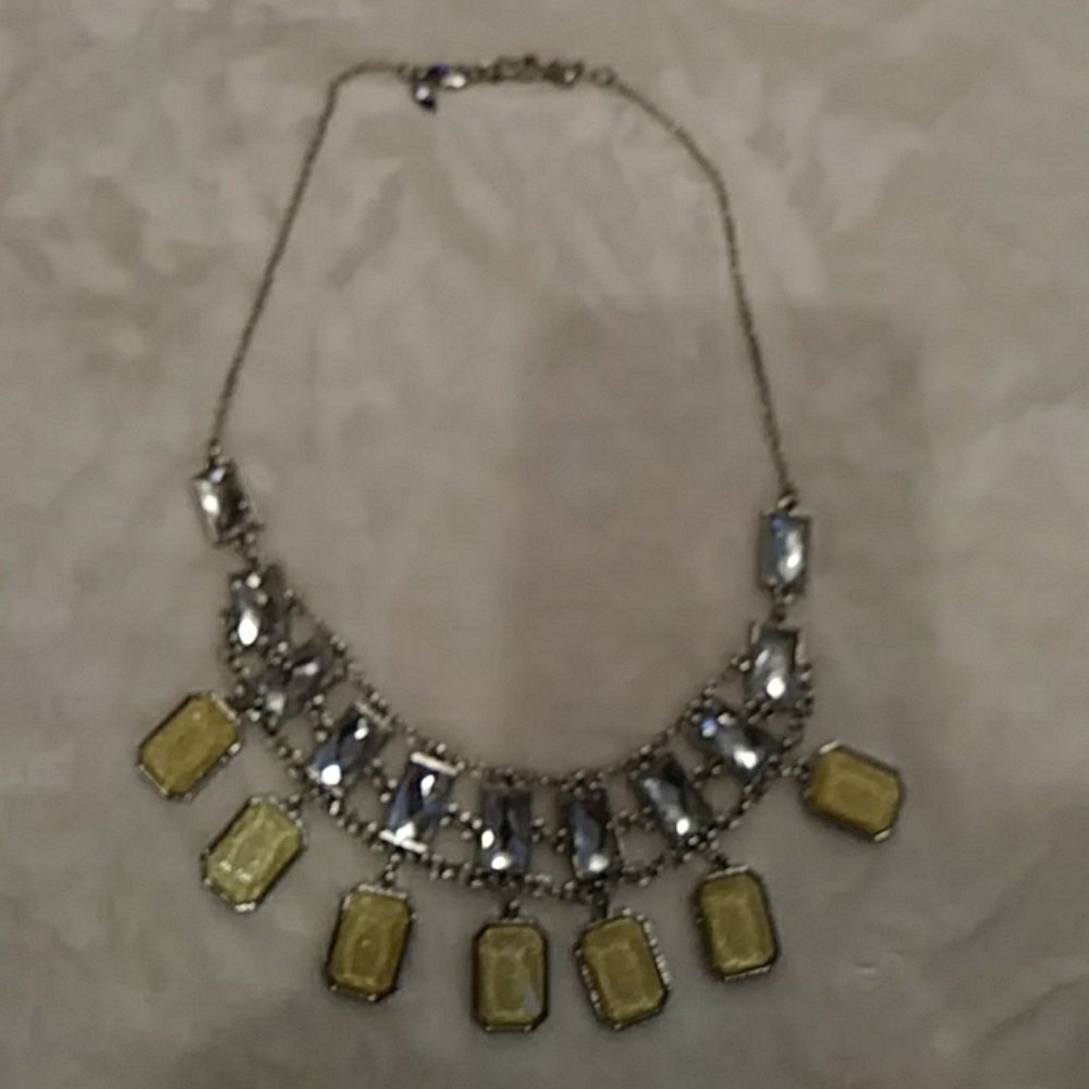 Very pretty necklace.